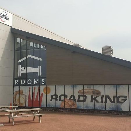 Roadking Truckstop Holyhead Хоулихед Екстериор снимка