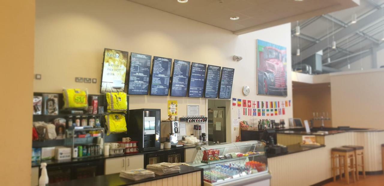 Roadking Truckstop Holyhead Хоулихед Екстериор снимка